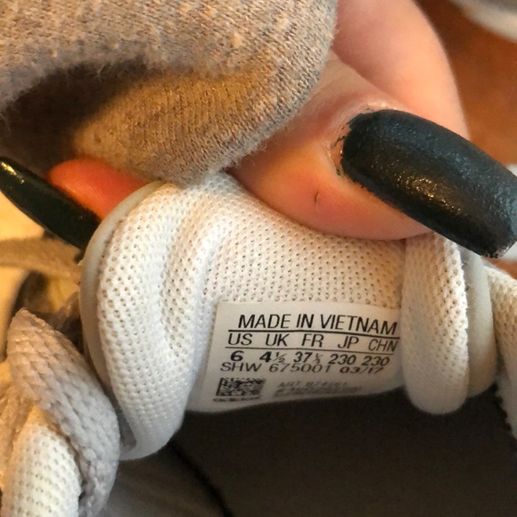 Adidas - Picture 5 of 5